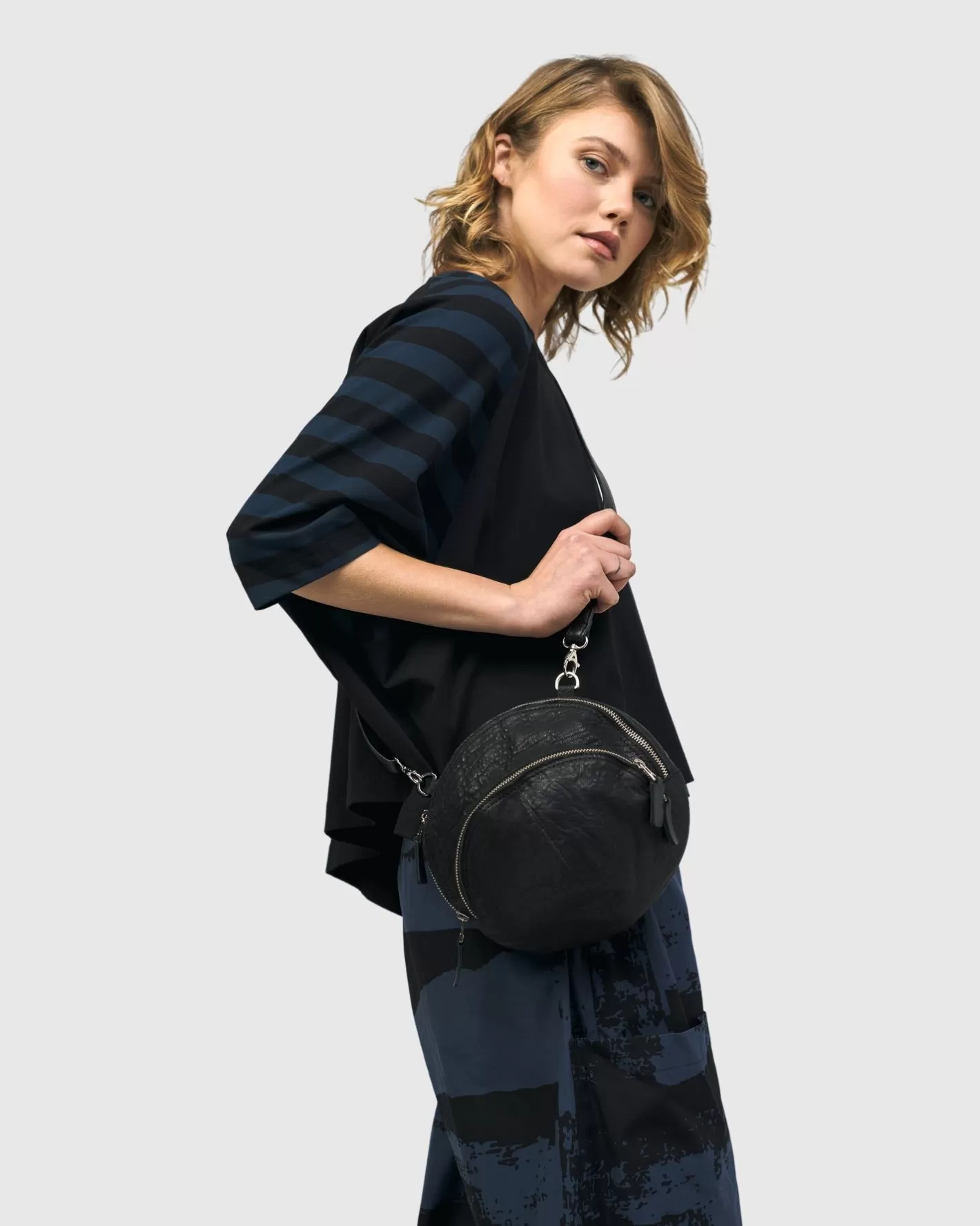 Circle Canteen Bag, Black-ALEMBIKA New