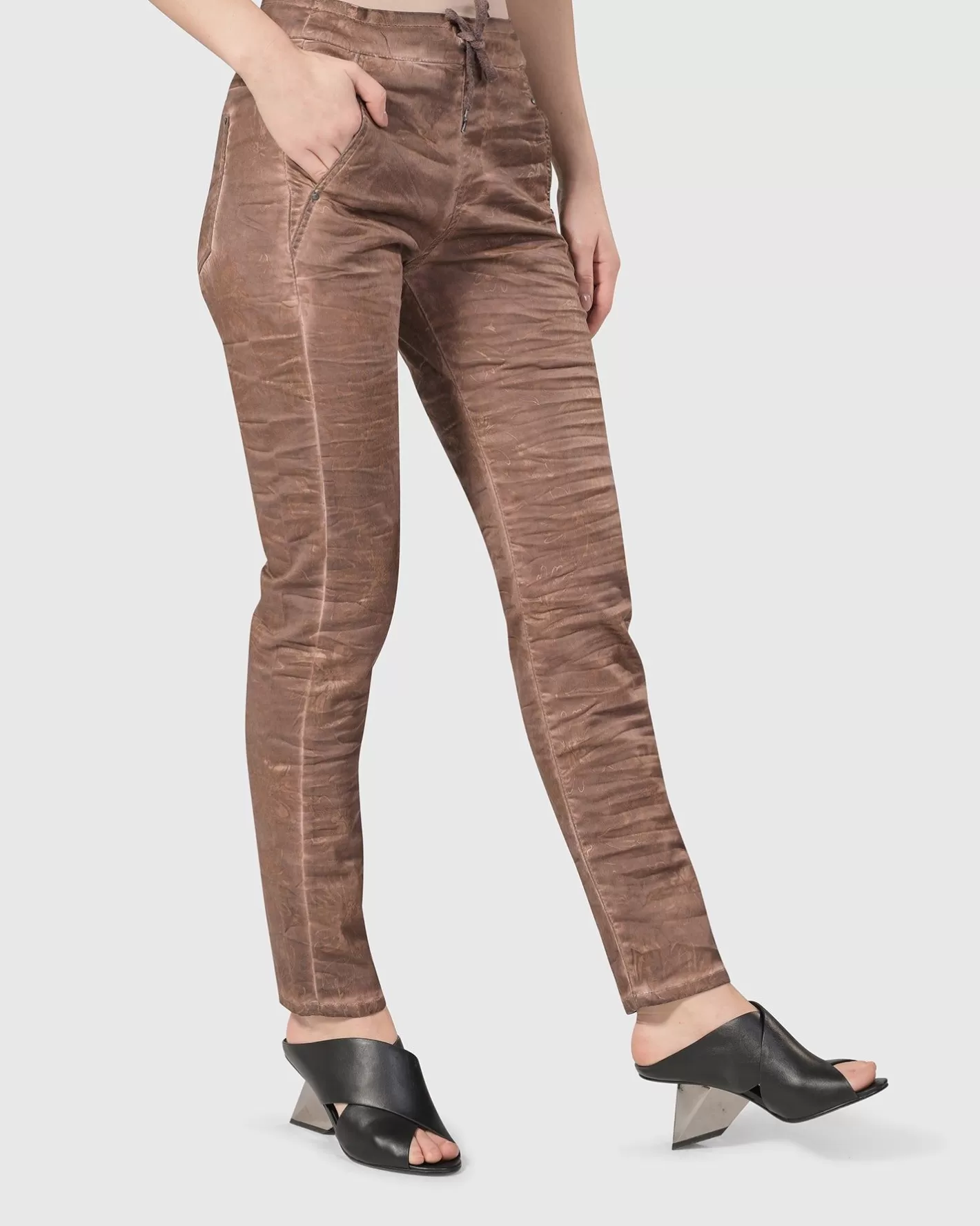 Distressed Iconic Stretch Jeans, Brown Wash-ALEMBIKA Hot