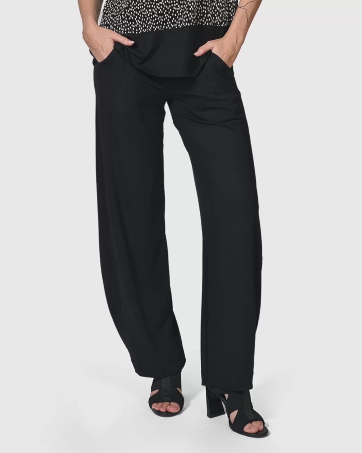 Essential Flow Pants, Black-ALEMBIKA Outlet