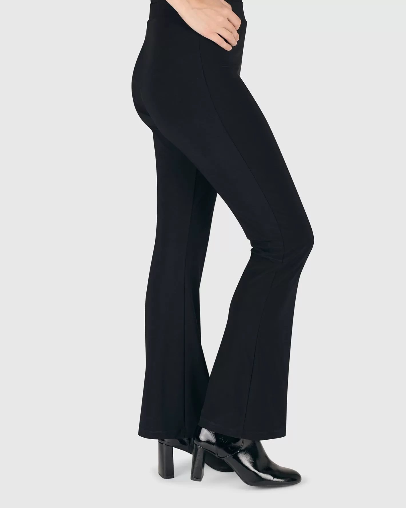 Essential Tekbika Bootcut Leggings, Black-ALEMBIKA Flash Sale