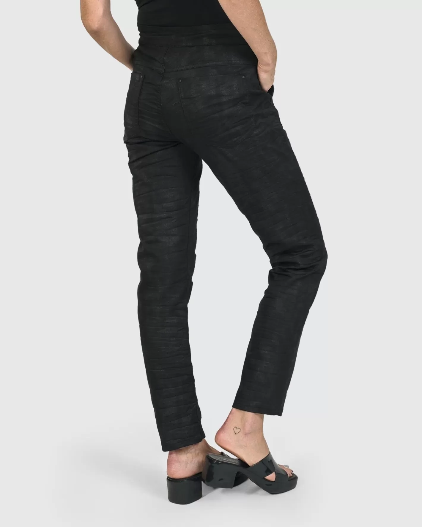 Iconic Stretch Jeans, Black Washed-ALEMBIKA Shop