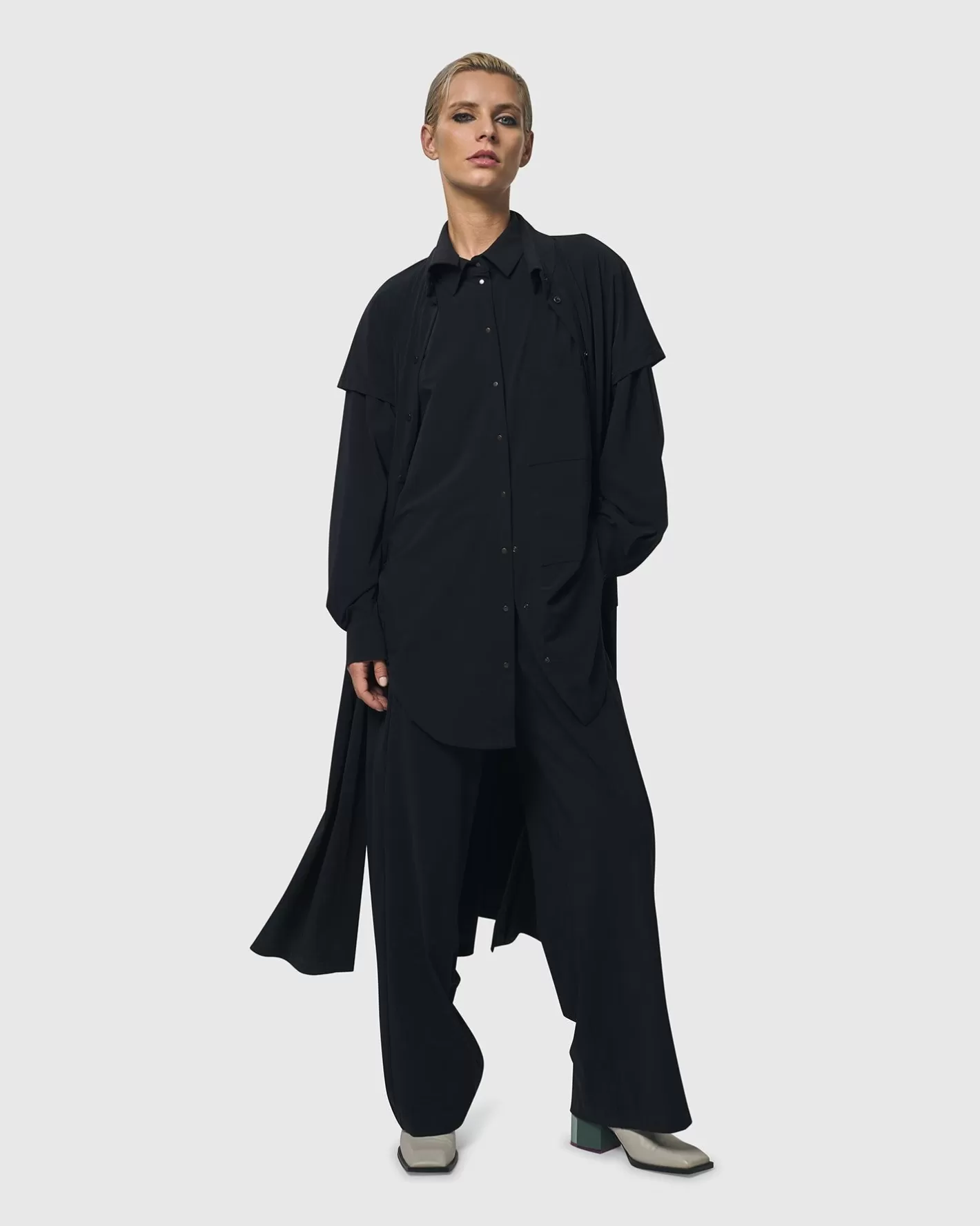 Matrix Short Sleeve Duster, Black-ALEMBIKA Outlet