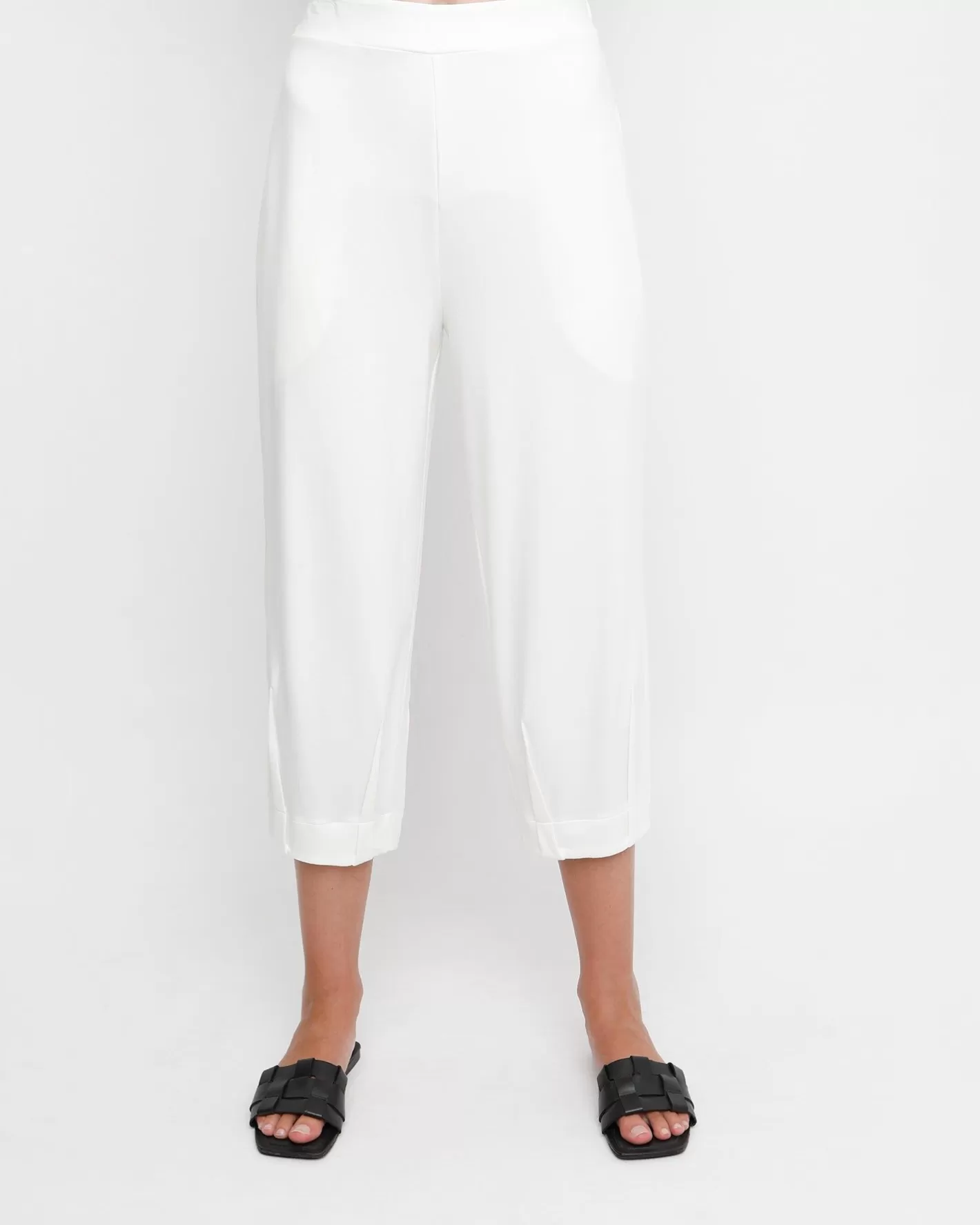 Ozai N Ku Cropped Slim Pants, White-ALEMBIKA Hot