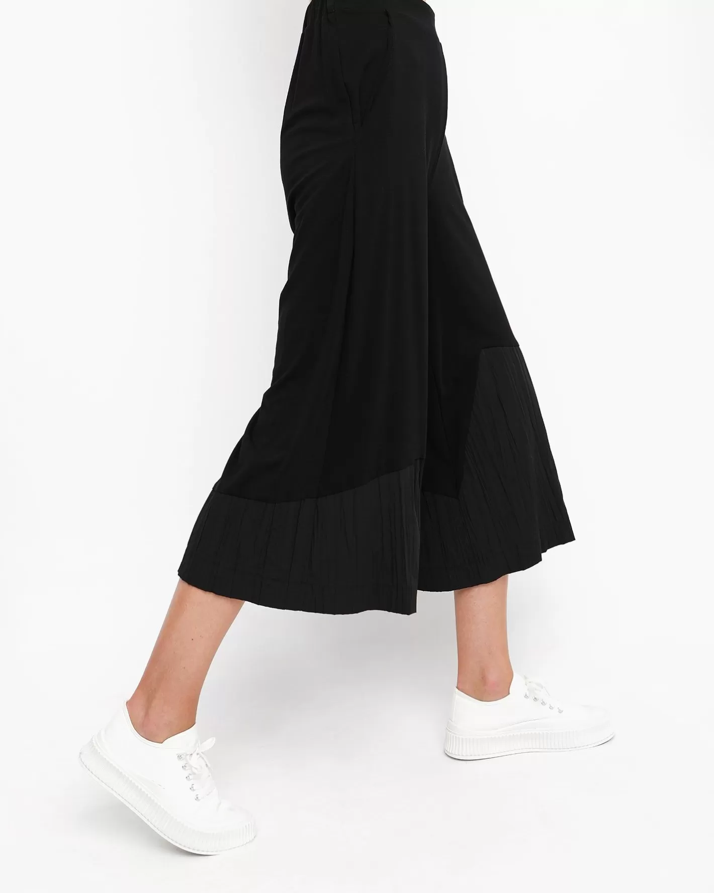 Ozai N Ku Pleated Lounge Pants, Black-ALEMBIKA Sale