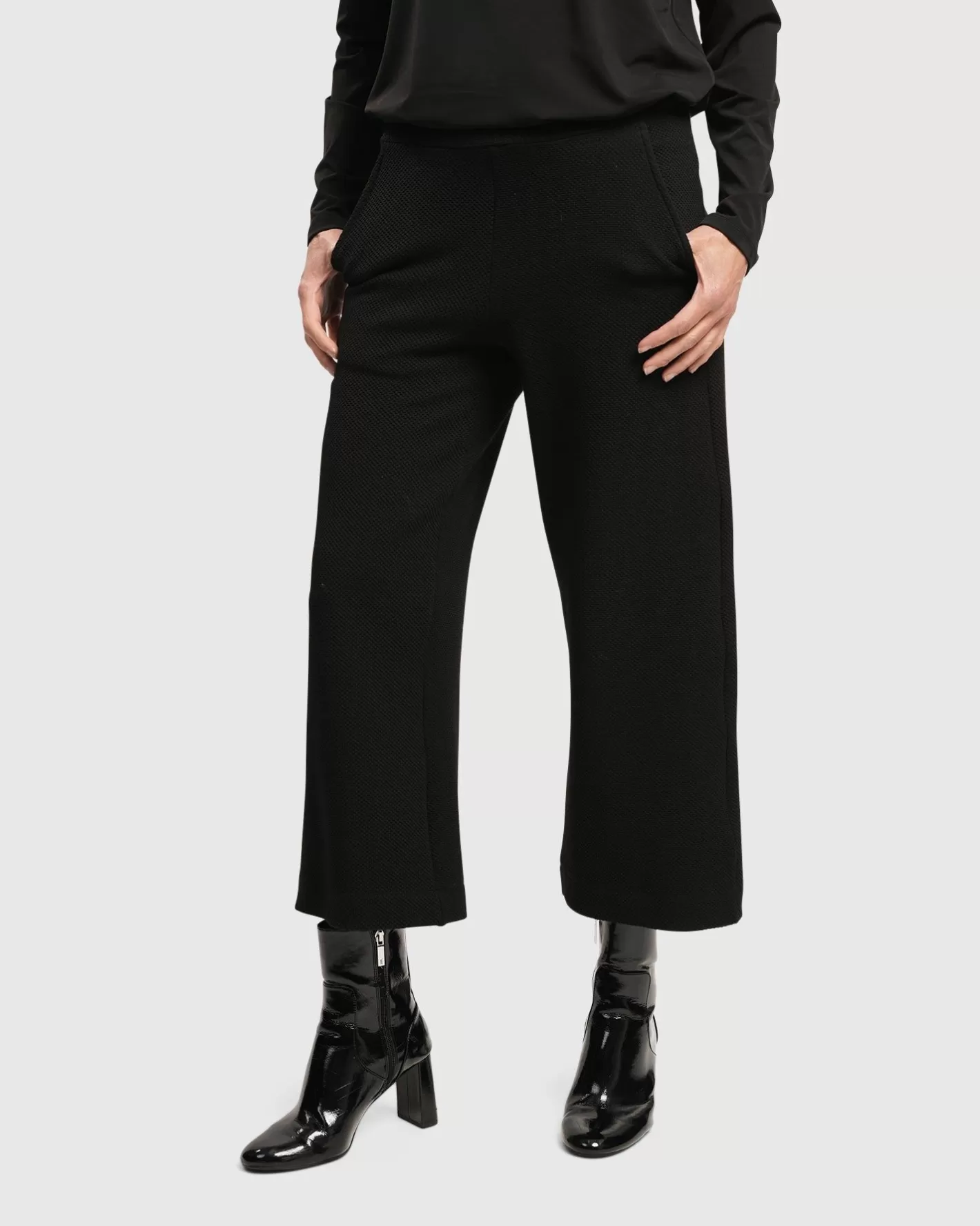 Superb Waffle Weave Ankle Pants, Black-ALEMBIKA Flash Sale