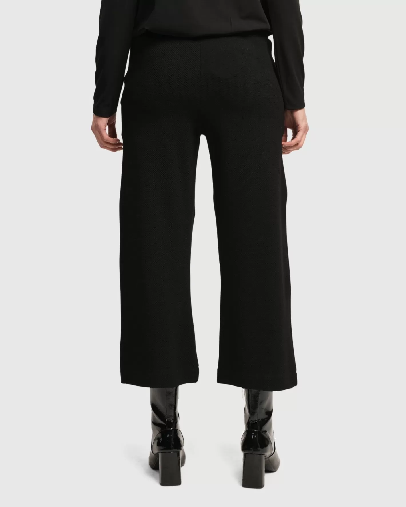 Superb Waffle Weave Ankle Pants, Black-ALEMBIKA Flash Sale