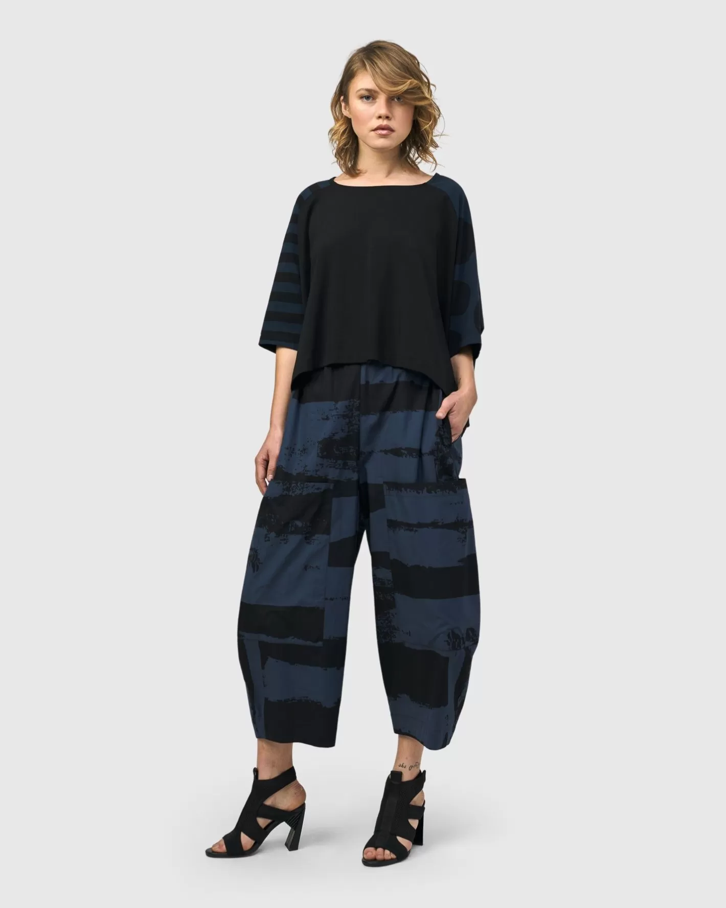 Urban Codex Barrel Pants, Navy-ALEMBIKA Outlet