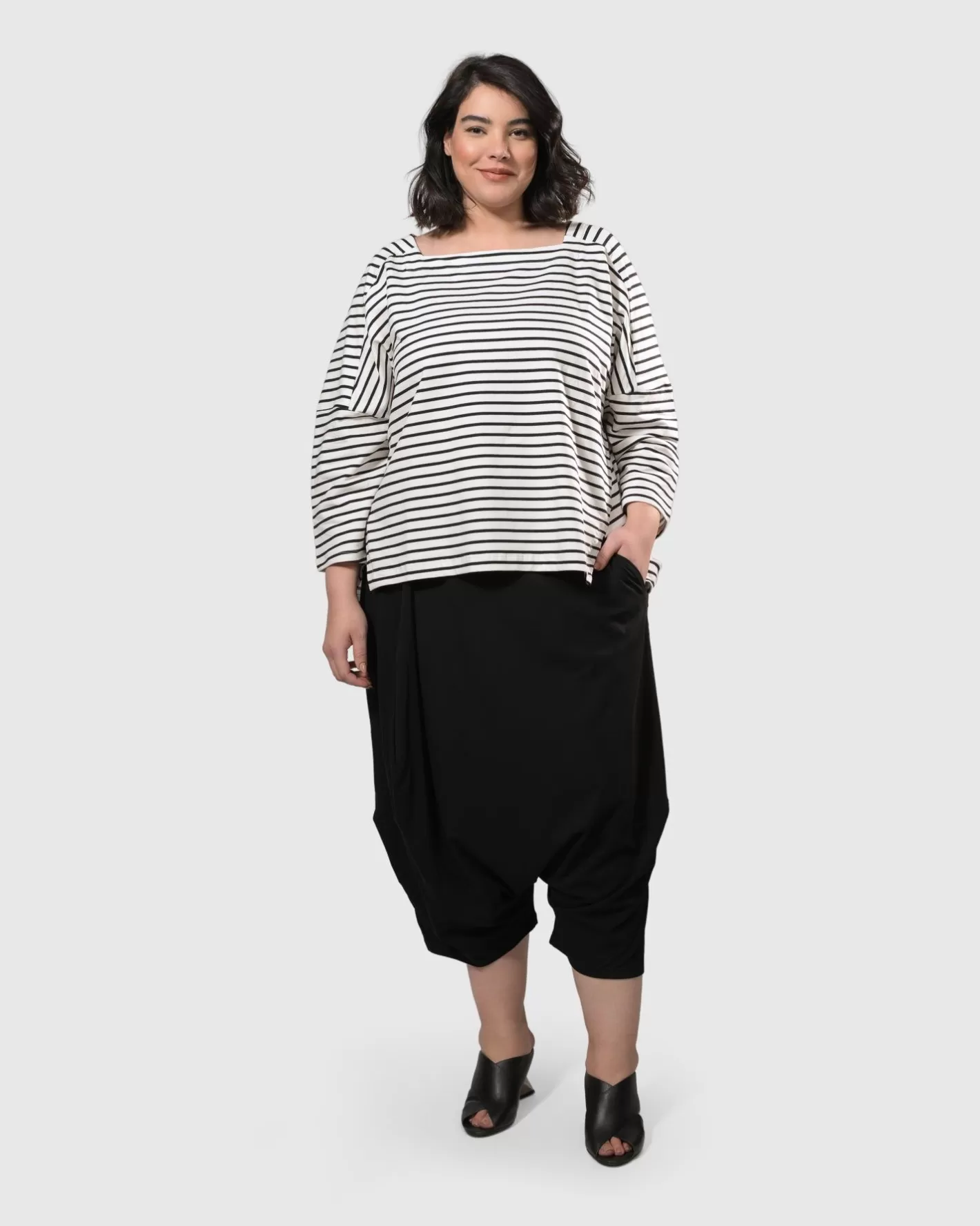 Urban Crop Harem Pants, Black-ALEMBIKA Outlet