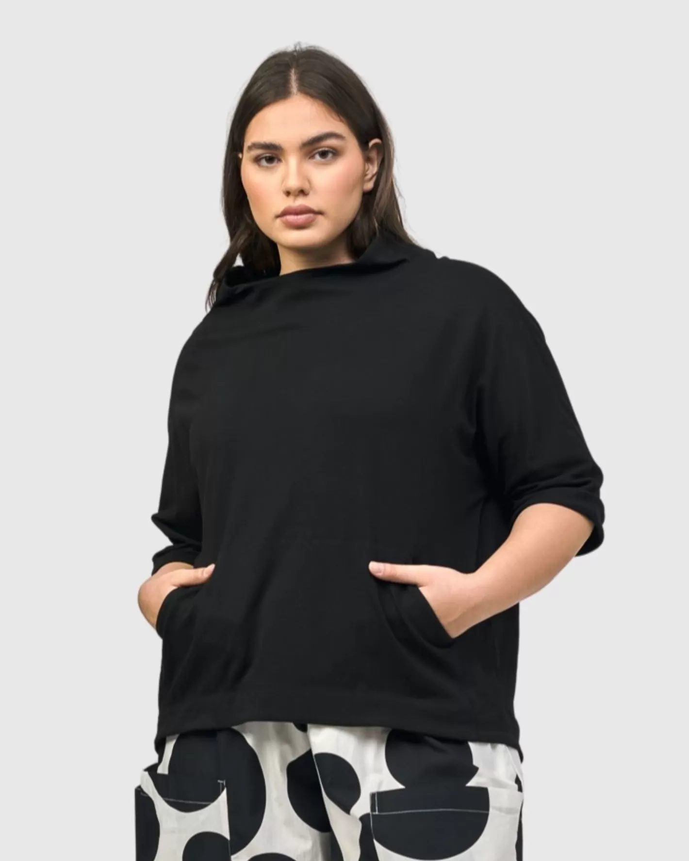 Urban Wanderer Sweatshirt, Black-ALEMBIKA Sale